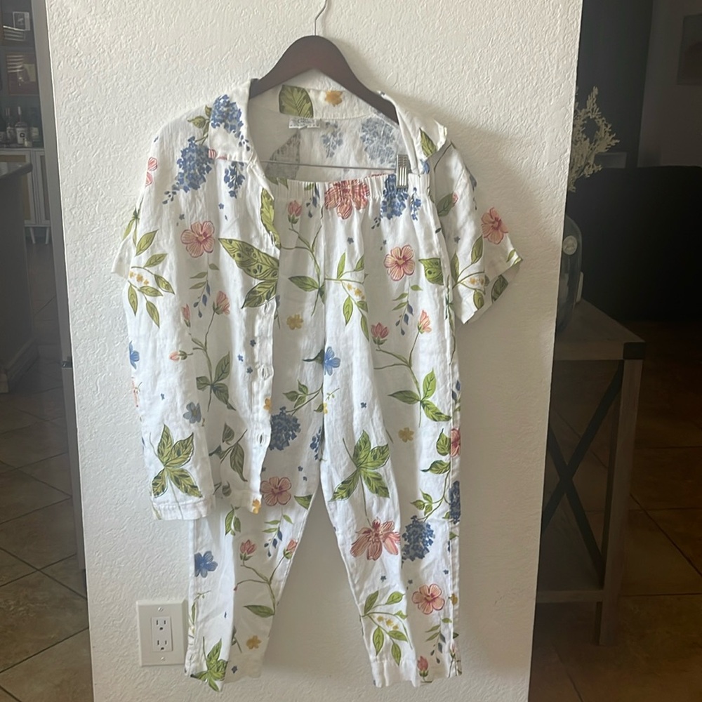 Hot Cotton by Marc Ware Size Medium 100% Linen Floral Blouse/pant set